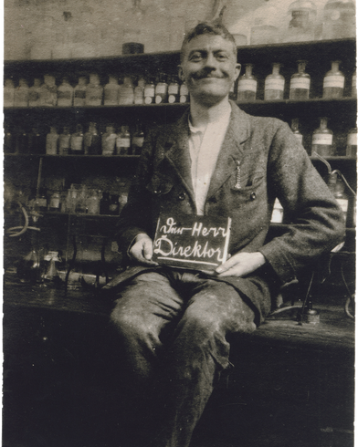 1923__Lutz-Overlack,-kurz-nach-Gruendung-der-Firma (1).png