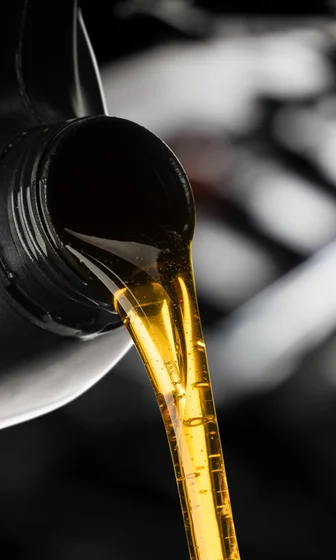 3_Oil Pour_Oil&Gas