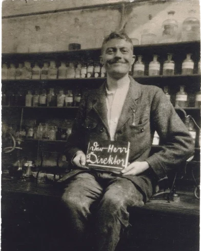 1923__Lutz-Overlack,-kurz-nach-Gruendung-der-Firma (1).png